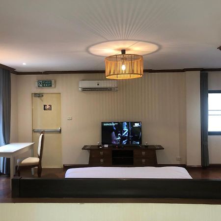 Nt Place Sukhumvit Suites Бангкок Екстер'єр фото
